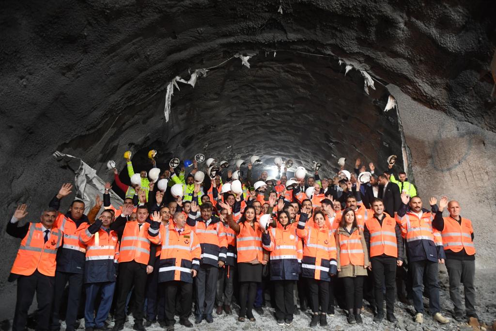 YÜKSEK STANDARTLI BİR ULAŞIM...