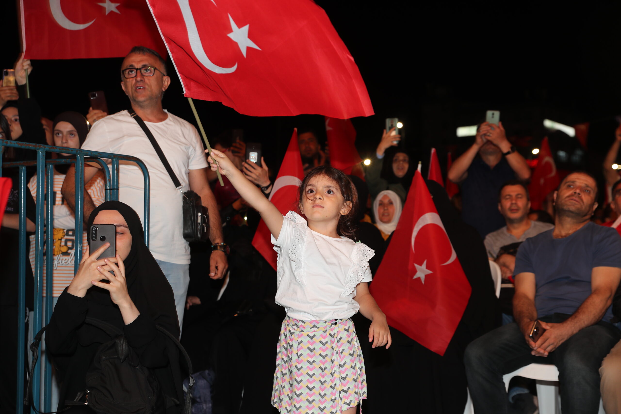 15 Temmuz’un yıl dönümünde Bağcılar Meydanı doldu taştı