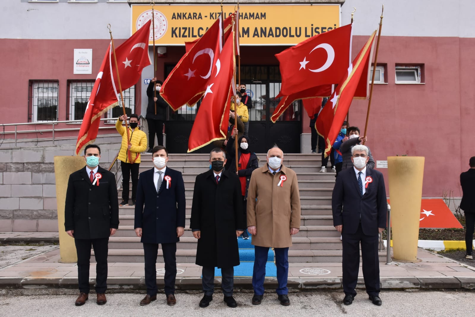18 Mart Şehitler Günü’nde Kızılcahamam Anadolu Lisesi’nde çelenk koyma töreni yapıldı.