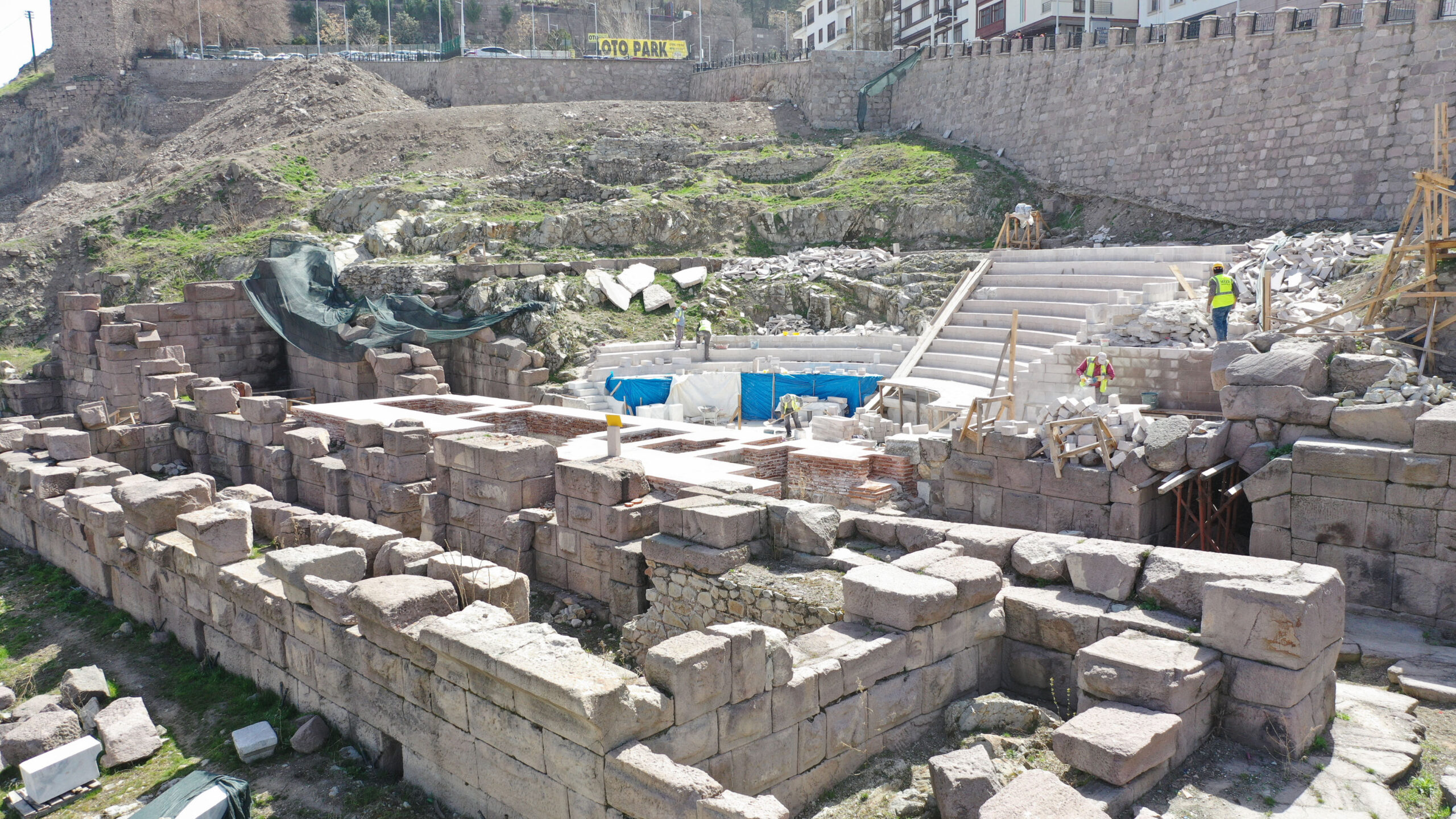 2 BİN YILLIK TARİH GÜN YÜZÜNE ÇIKIYOR: ANTİK ROMA TİYATROSU YENİDEN HAYAT BULUYOR