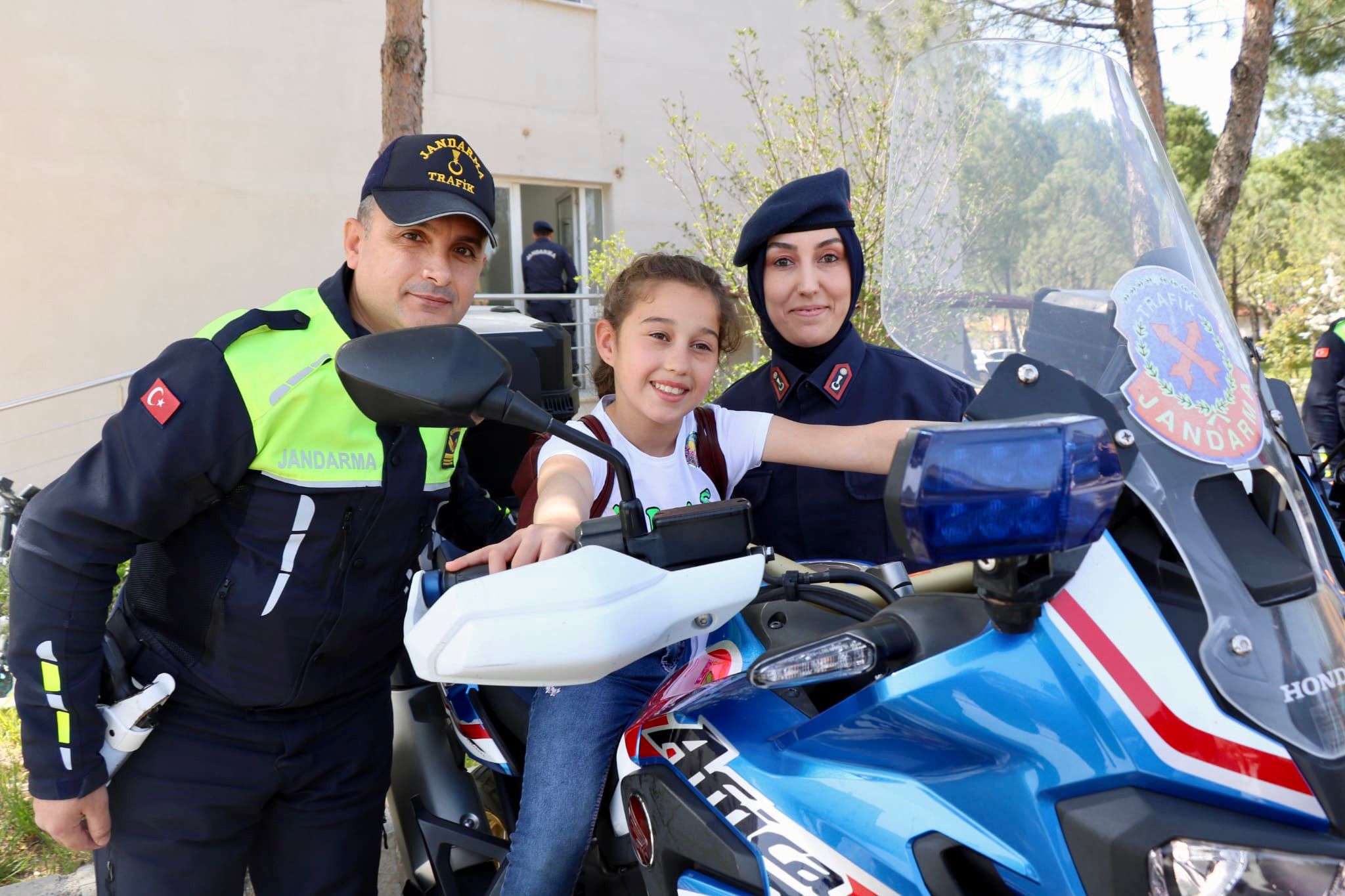 23 Nisan’da Çocuklara Bayram Coşkusu Yaşattı