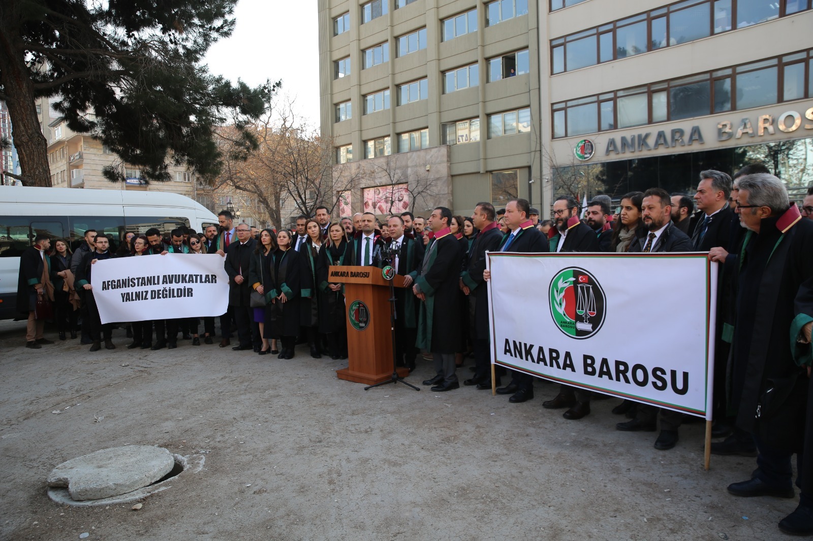 24 OCAK TEHLİKEDEKİ AVUKATLAR GÜNÜ MÜNASEBETİYLE ANKARA'DA YÜRÜYÜŞ DÜZENLENDİ