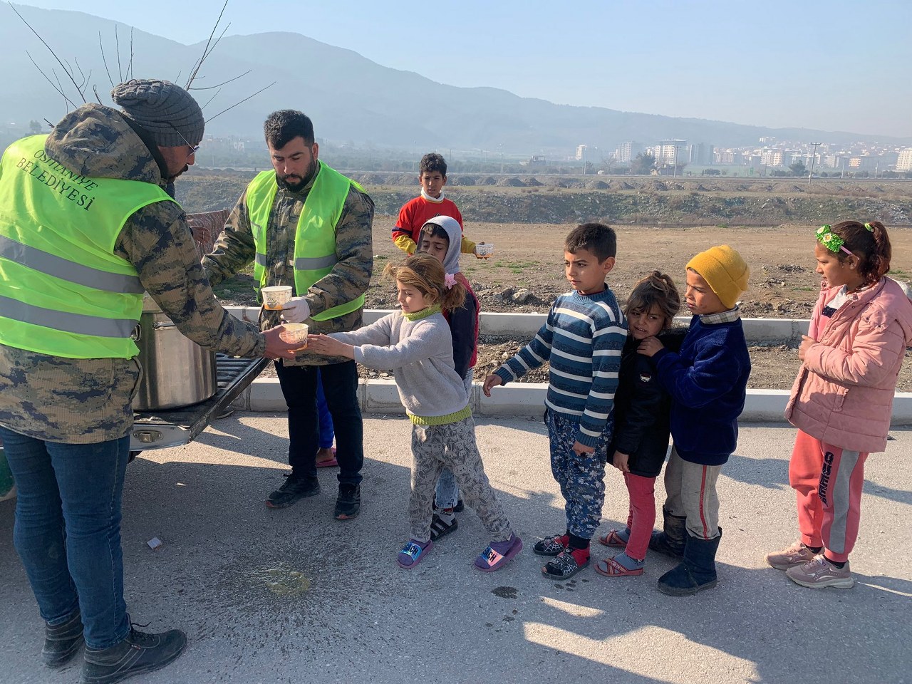 30 BİN KİŞİLİK SICAK YEMEK