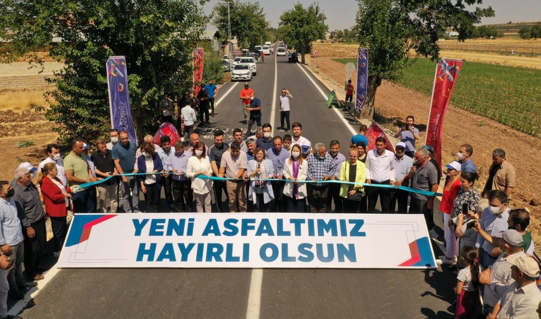  YENİLENEN YOLUN AÇILIŞINDA SPORCULAR