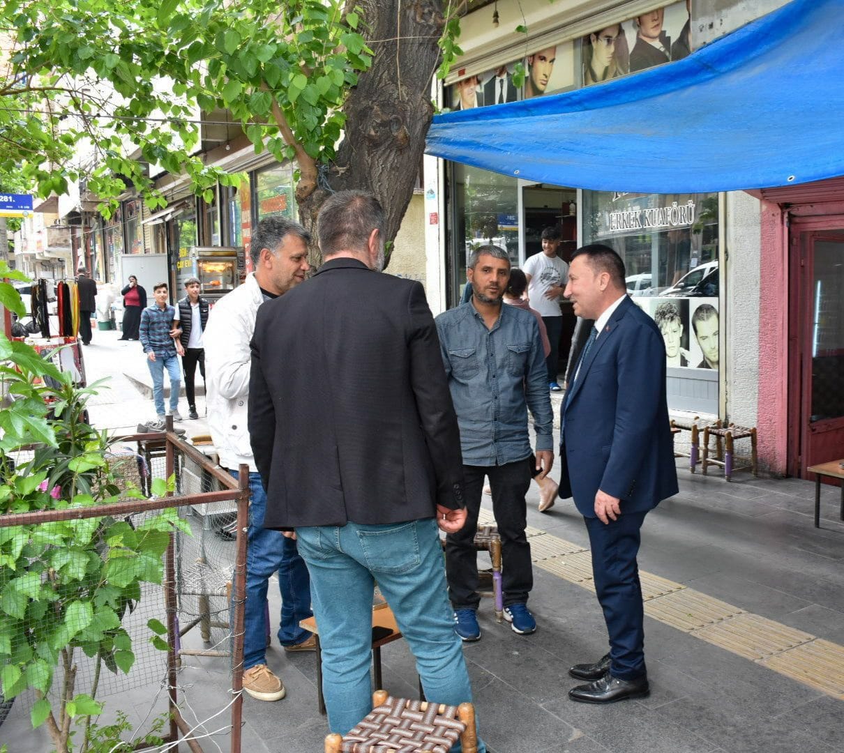 50 AYDIR BAĞLAR SOKAKLARINDA HALKLA BULUŞARAK ÇÖZÜM ÜRETİYOR