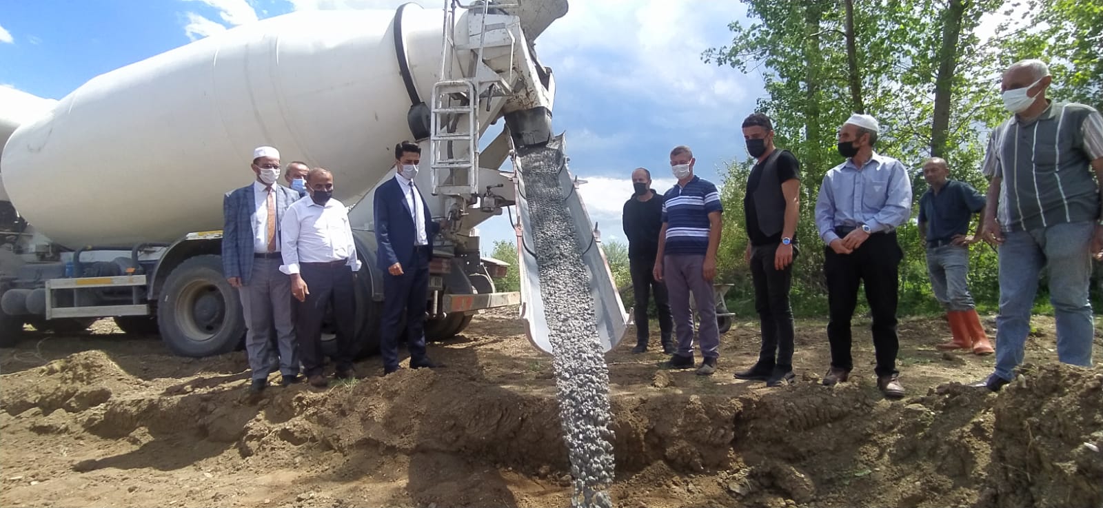 500 BİN TL'LİK CAMİNİN TEMELİ ATILDI.