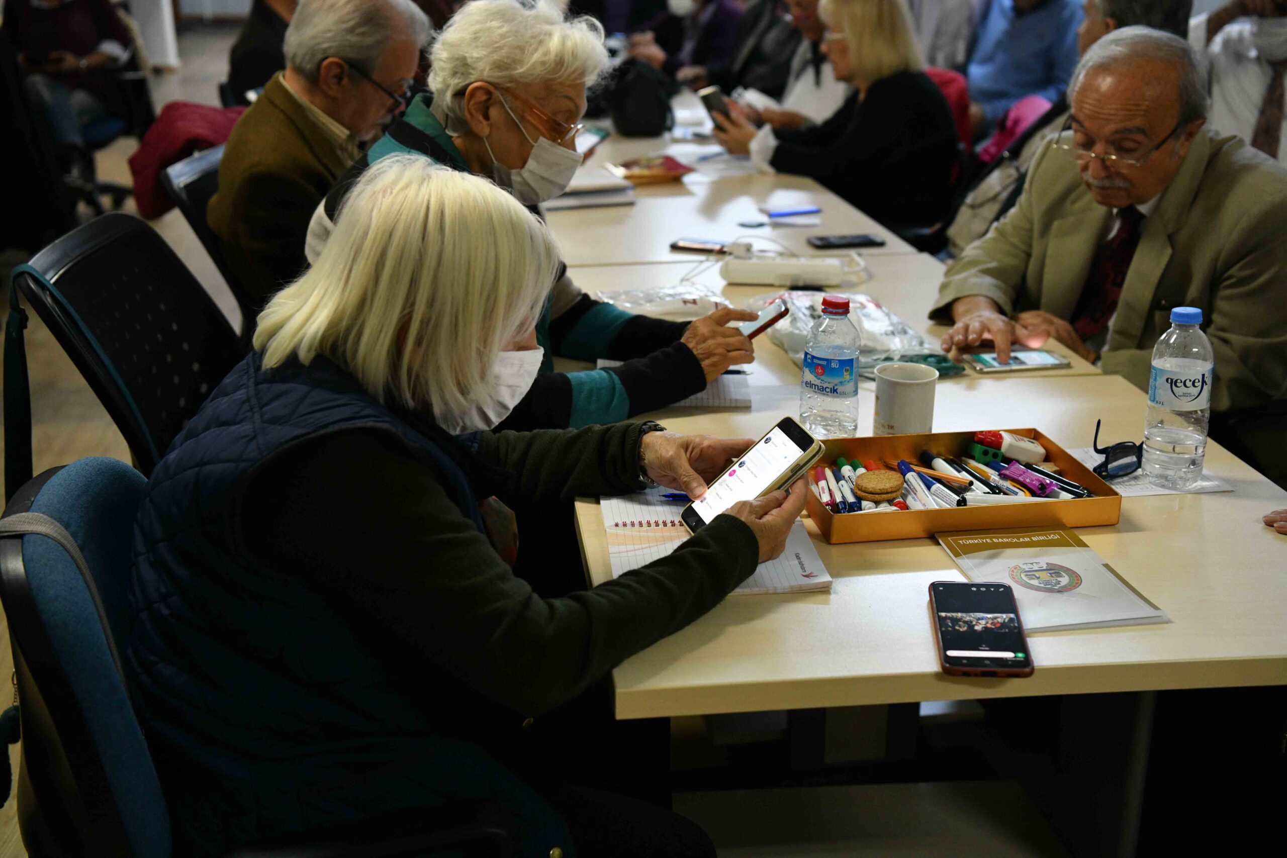 65 YAŞ ÜSTÜ VATANDAŞLAR TEKNOLOJİYİ ‘YAŞLILAR VE GENÇLER BİLGİ ERİŞİM MERKEZİ’NDE YAKALIYOR