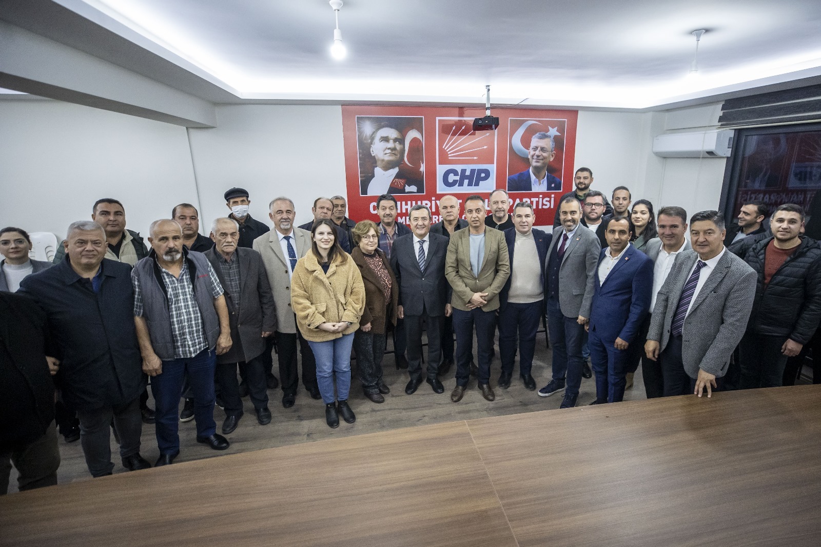 Başkan Batur, CHP ilçe  örgütleriyle kucaklaştı