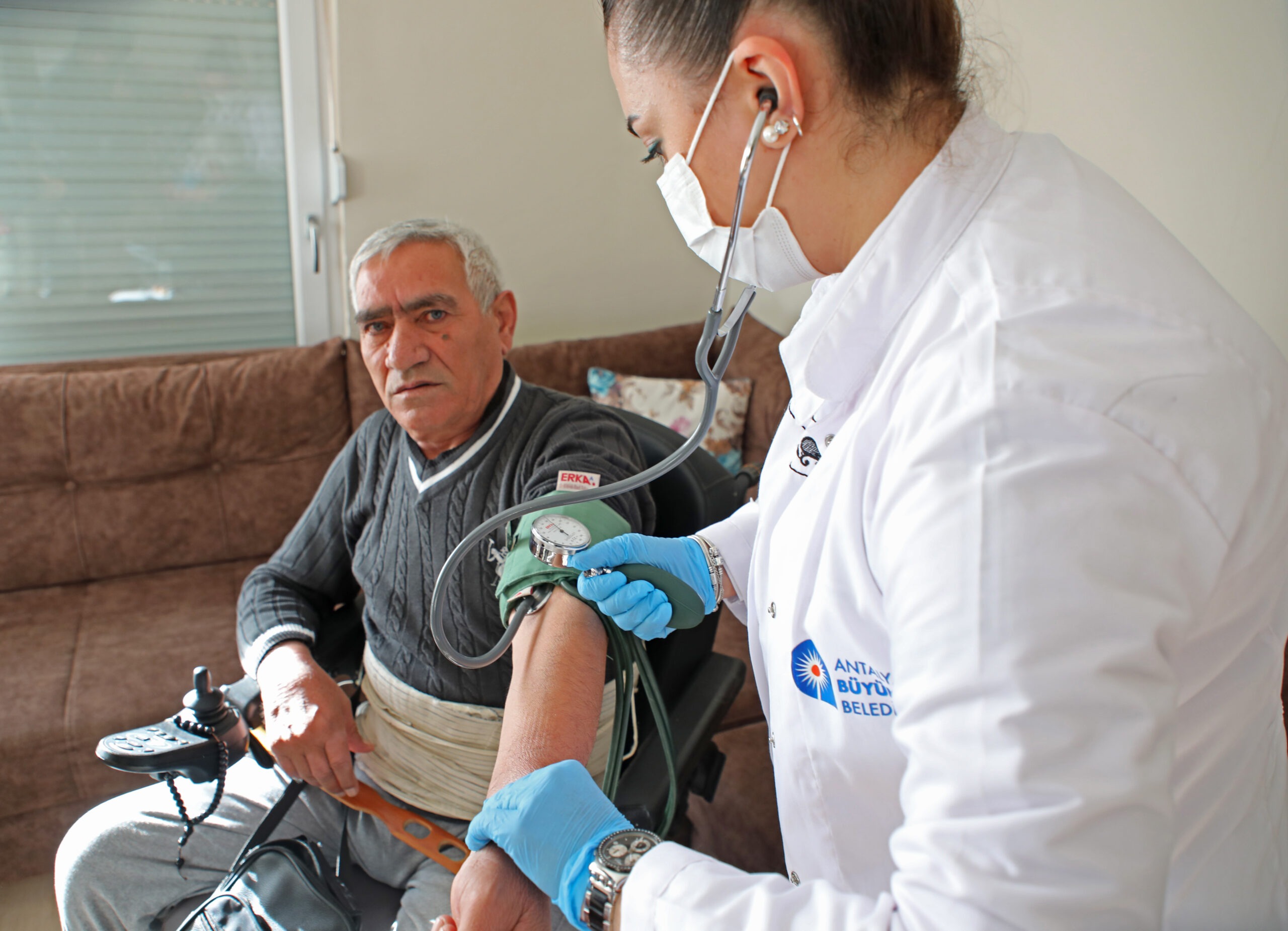 Antalya Büyükşehir Belediyesi , 6 bin hastaya evde sağlık hizmeti verdi