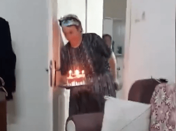 Kalp ısıtan anlar: Annenin oğluna yaptığı doğum günü kutlaması herkesi duygulandırdı