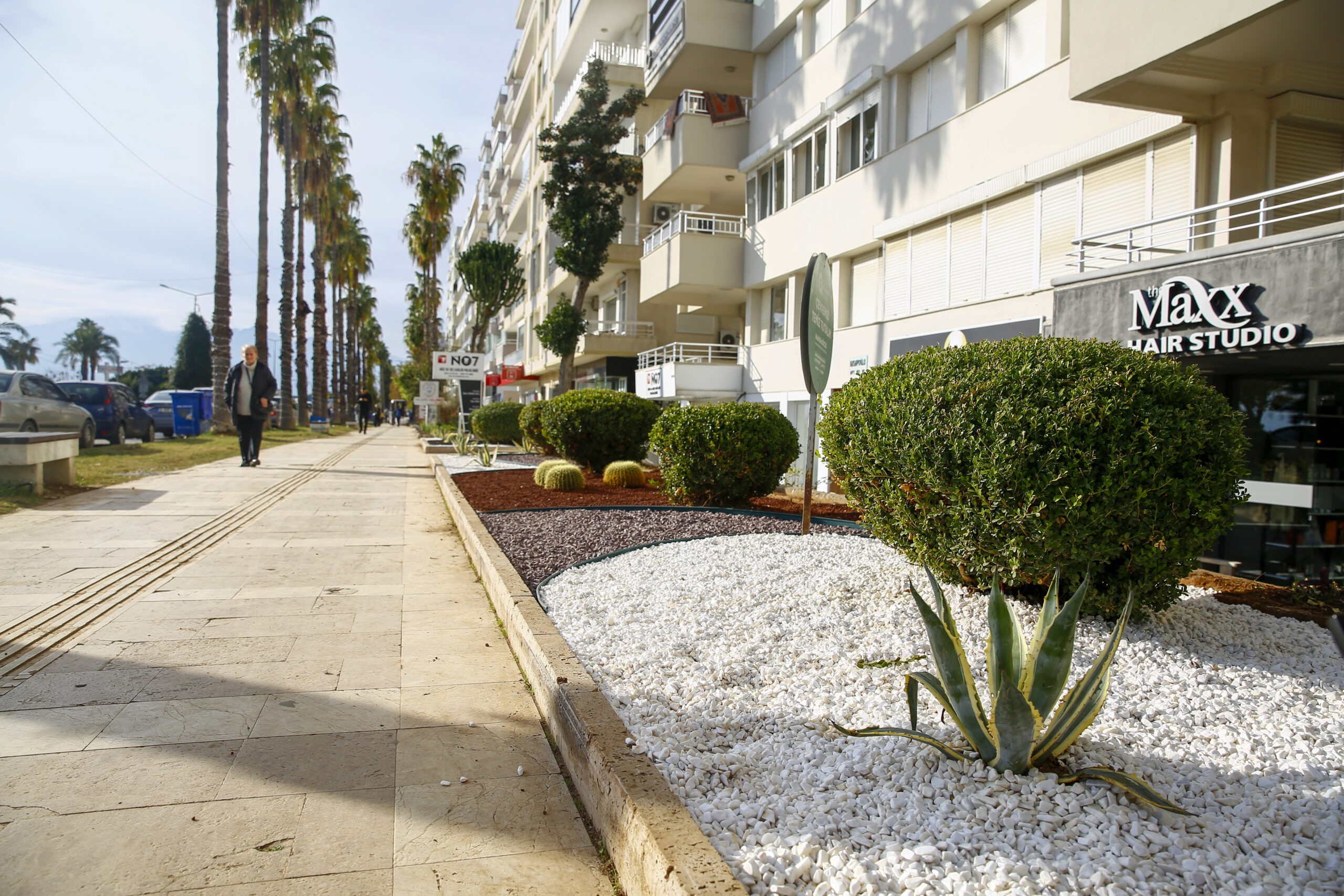 Konyaalti Caddesi Kurakcil Peyzaj Calismasi 14 scaled