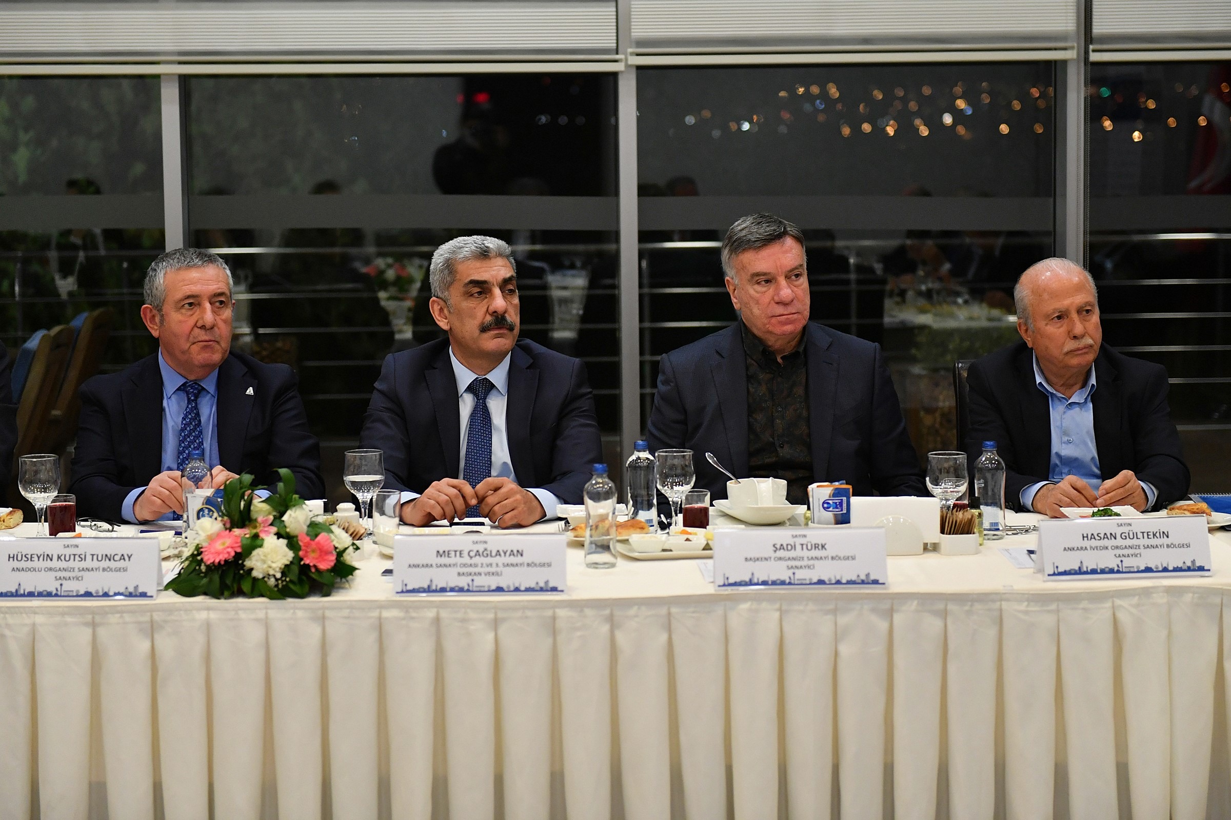 ABB BAŞKANI MANSUR YAVAŞ İFTARDA SANAYİCİLERLE BİR ARAYA GELDİ