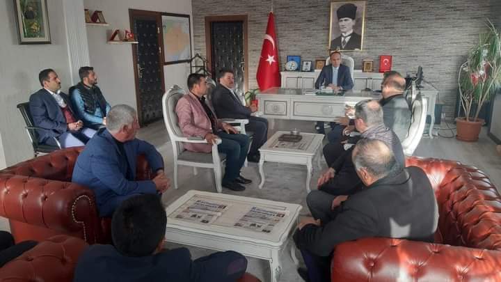 Abdurrahim Fırat ve AKP ilçe Teşkilatı Karayazı Kaymakamlığı'nı Ziyaret Etti