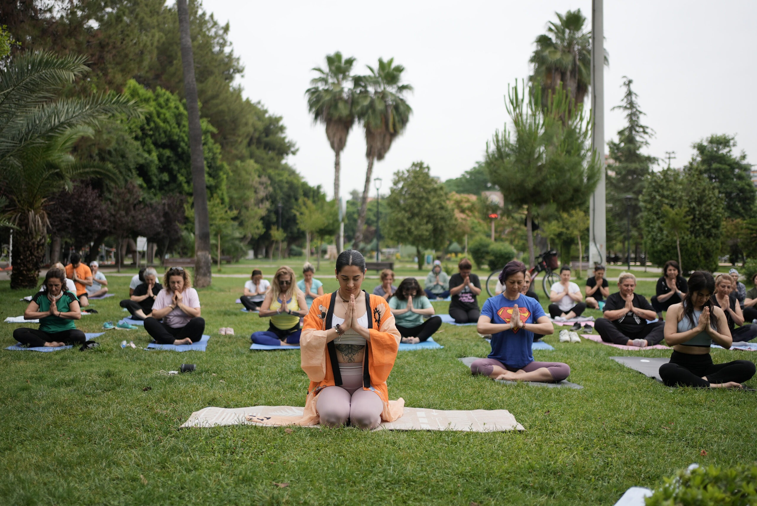 Adanalılar, Büyükşehir Eğitmenleri Eşliğinde Yoga Yapıyor