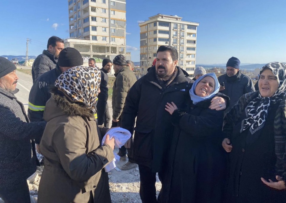 Ağrı Belediye Başkanı Savcı Sayan, deprem bölgesinde