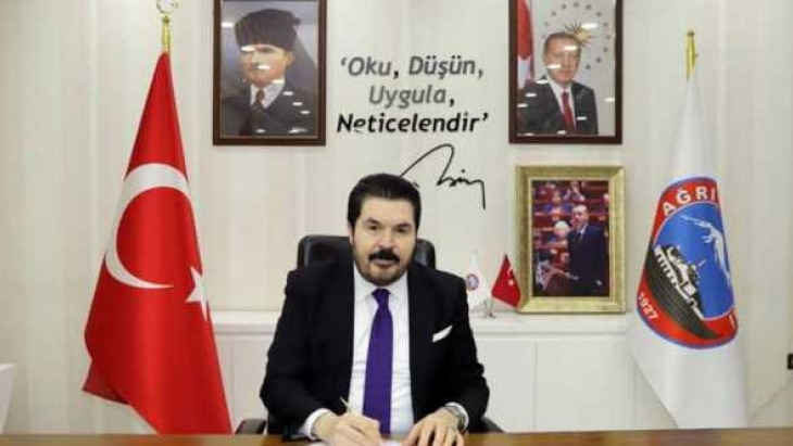 Ağrı'da Tam Bilet  : 1.5 TL  İndirimli :  1 TL Hastabüs : 1 TL  Üniversite Öğrenci : 0.25 kuruş