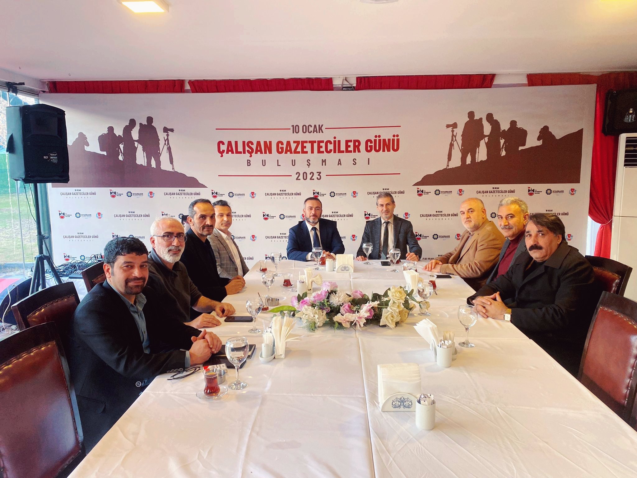 AK Parti Diyarbakır Teskilatı Basın Emekçilerini Unutmadı