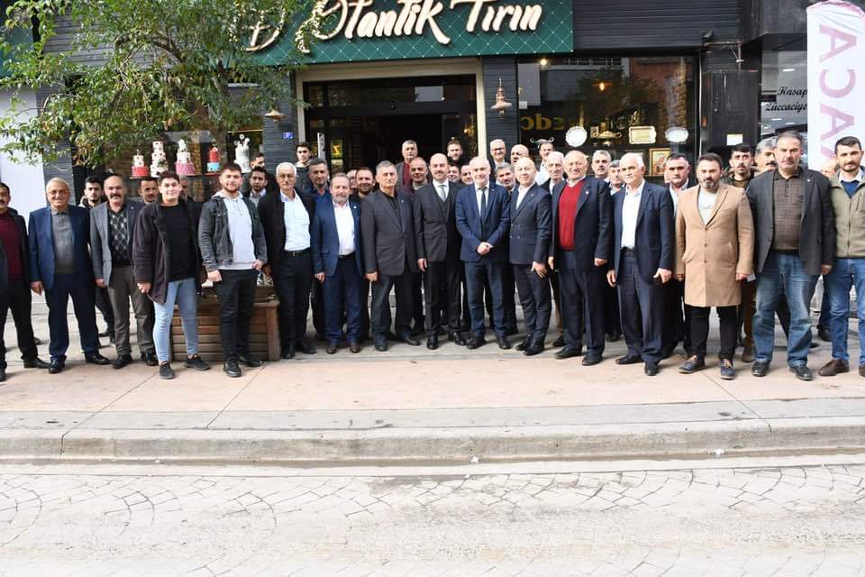 AK PARTİ İLÇE TEŞKİLATI MUHTARLARLA BULUŞTU