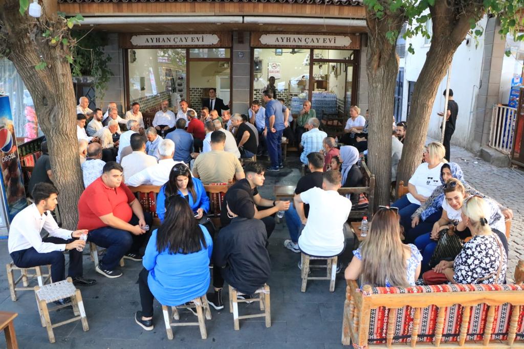 AK Parti Teşkilatı Sur'da Vatandaşla Bir Araya Geldi