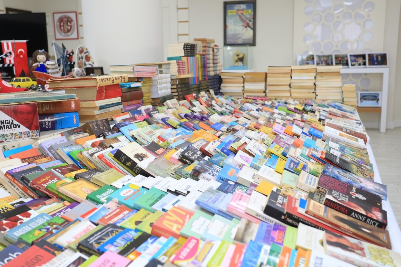 AK Parti’den 5 bin kitap bağışı