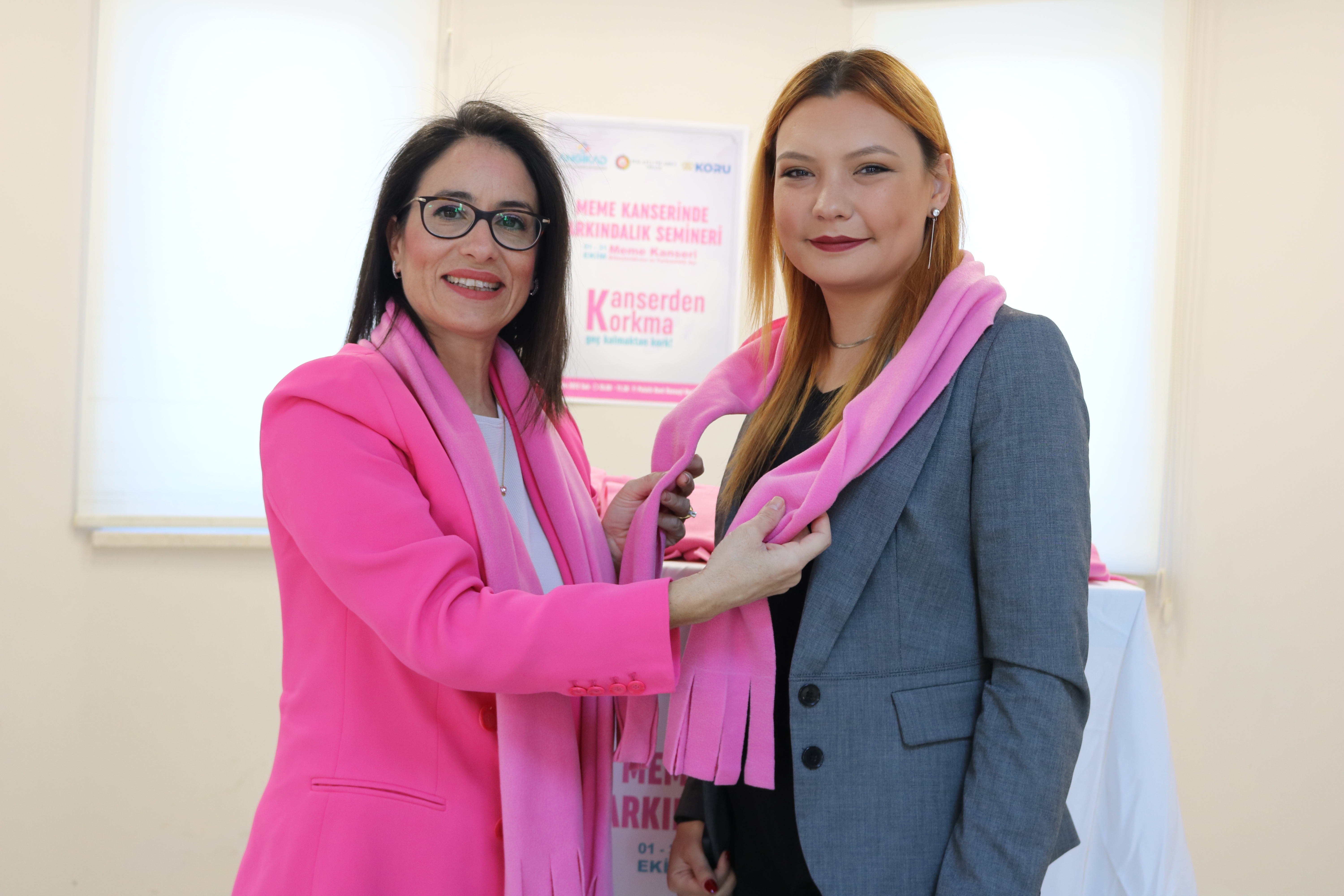 ANGİKAD Pembe Atkılarla Farkındalık Yarattı…