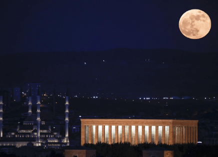 Ankara'da Anıtkabir'in üzerindeki yaşanan