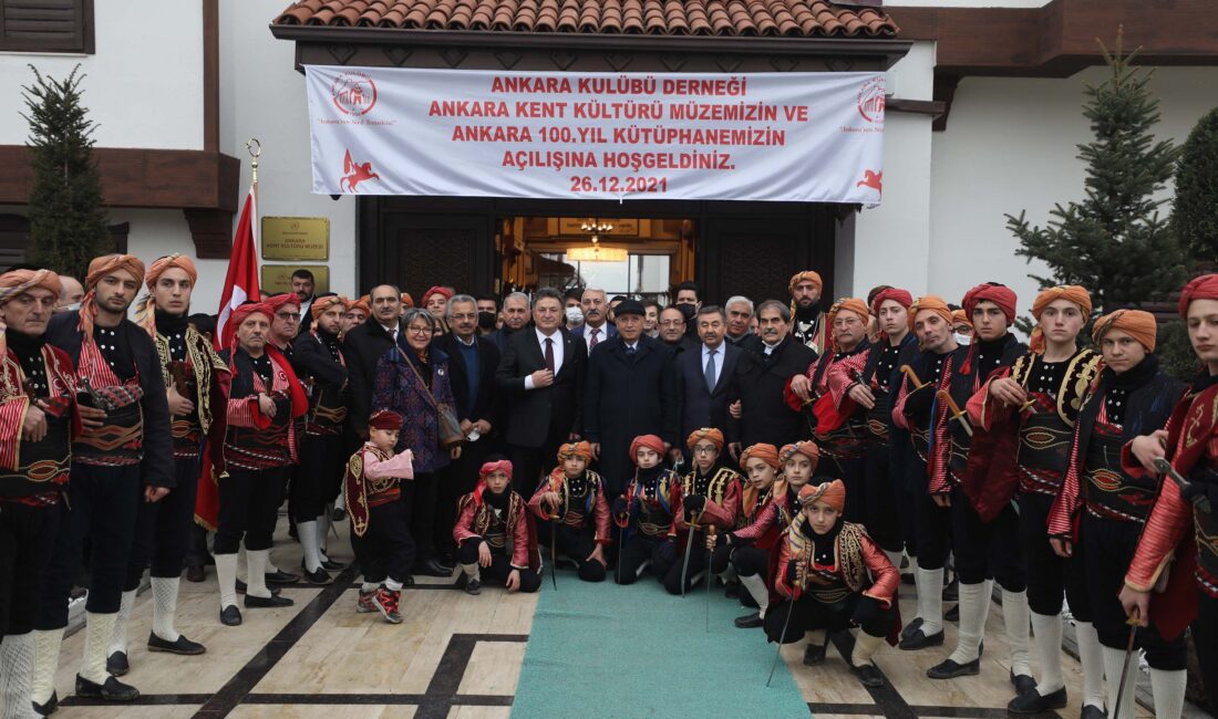 Açılış kurdelesini Başkan Yaşar