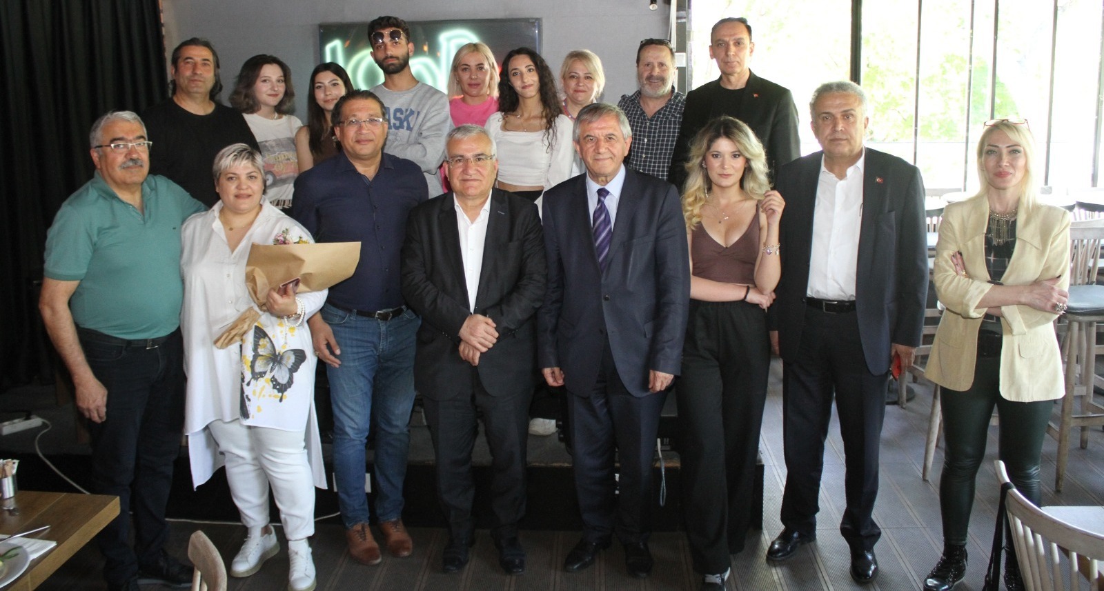 ANKARA MEDYASI VE STK’LAR HAFTA SONU LOOPHOLE BOOZE & BİTE FUN'DAYDILAR