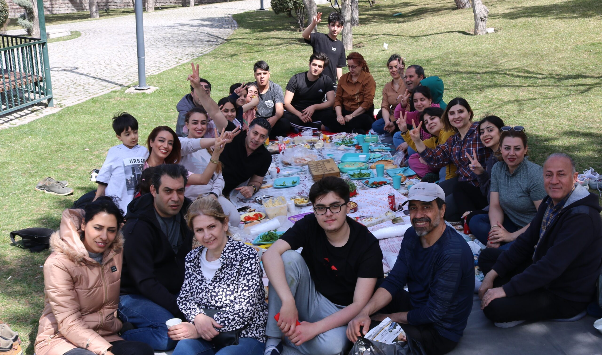 ANKARADA’Kİ İRANLILAR DOĞA GÜNÜNDE PARKTA BULUŞTULAR