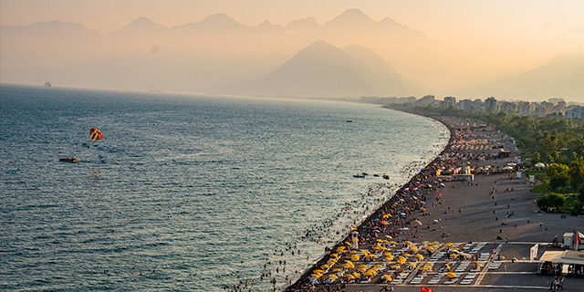 Antalya'da sahillerinde yoğunluk