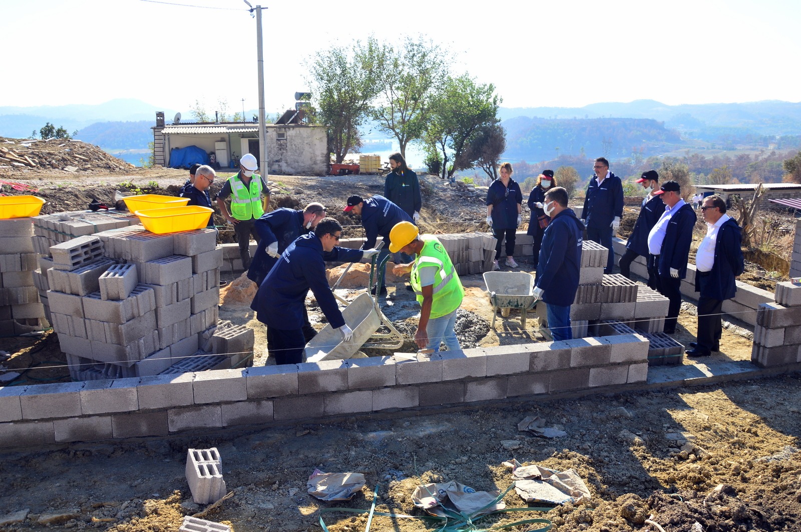 Antalya’da yangının yaraları sarılmaya devam ediliyor: 330 ahır yapıldı