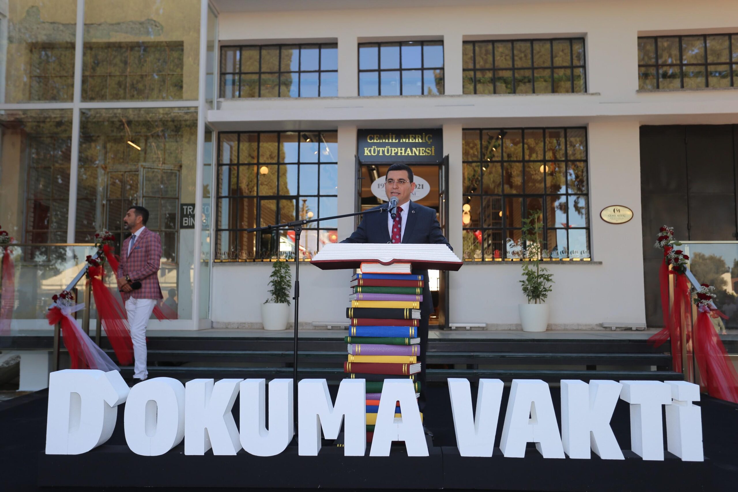 Antalya’nın en zengin kütüphanesi kapılarını açtı