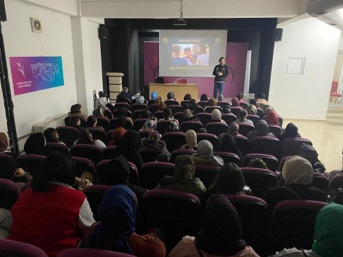 ARNAVUTKÖY BELEDİYESİ'NDEN "EN İYİ NARKOTİK POLİSİ; ANNE " SEMİNERİ