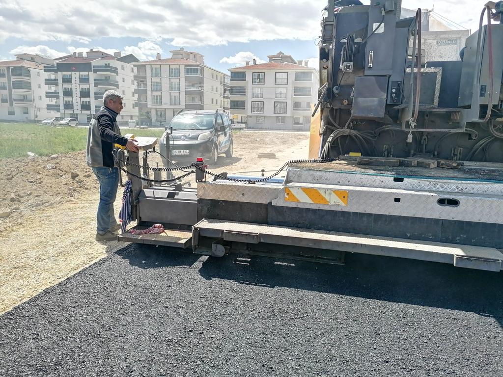 ASFALT SERİM ÇALIŞMALARI ARALIKSIZ DEVAM EDİYOR