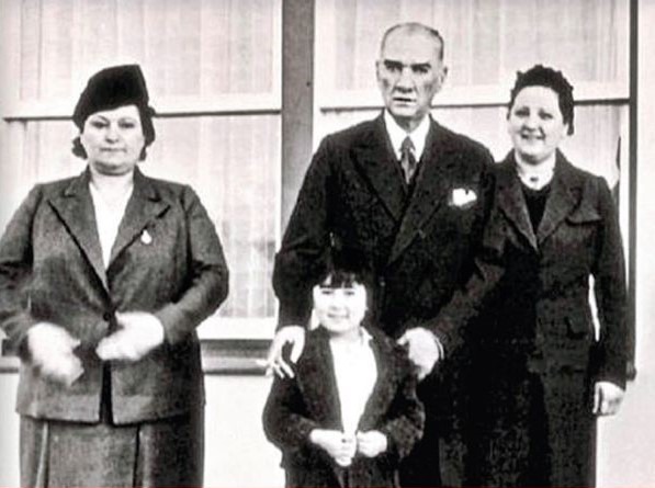 ATATÜRK'ÜN KIZ KARDEŞİ MAKBULE HANIM'IN KIZI GÜLKIZ ATADAN VEFAT ETTİ