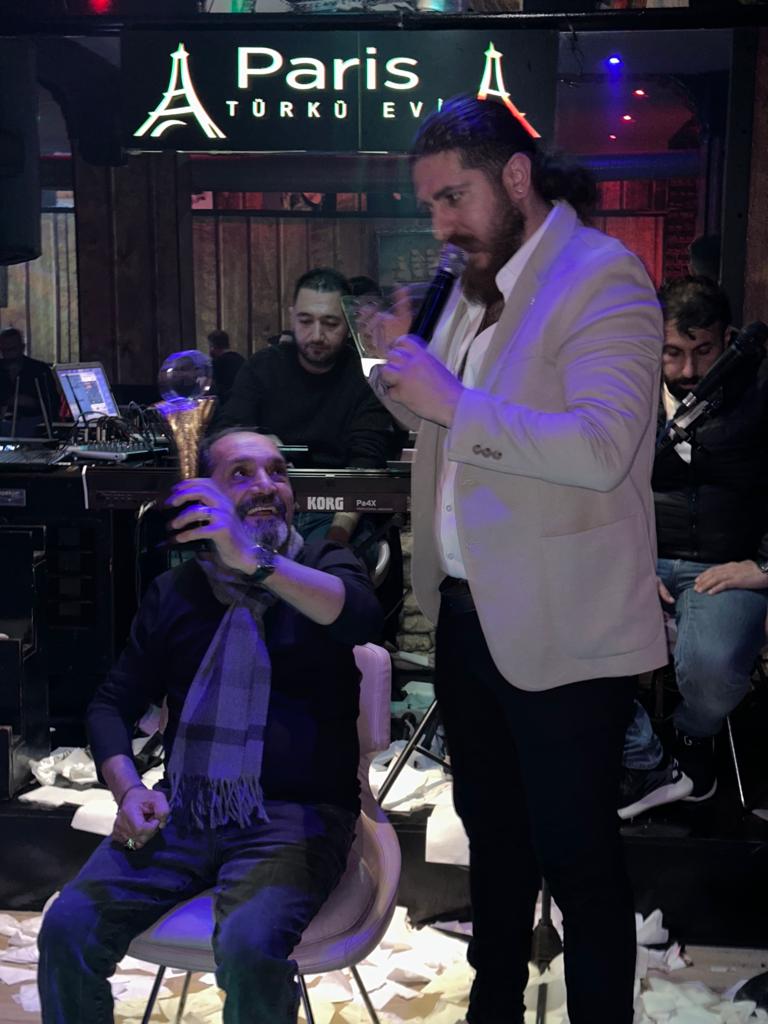 Aziz Aslan Efsane Yönetmen Mehmet Ali Gündoğdu'nun Elinden Ödülünü Aldı