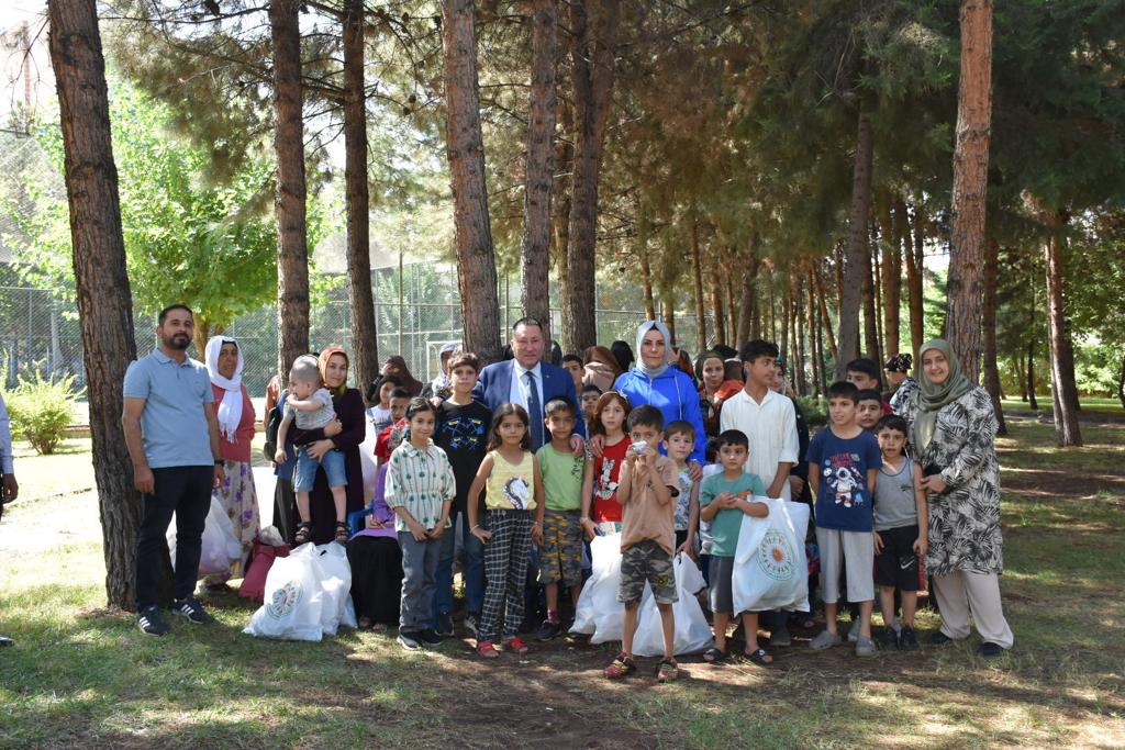 BAĞLAR BELEDİYESİ İHTİYAÇ SAHİPLERİNİN BEDENLERİNİ ISITMAYA DEVAM EDİYOR