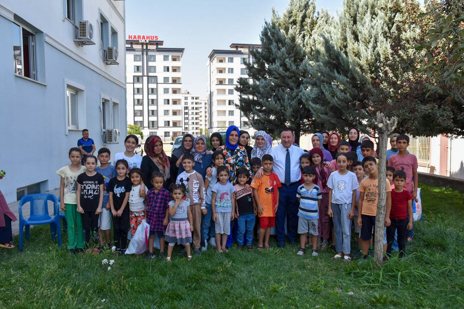 BAĞLAR BELEDİYESİ'NDEN ÖĞRENCİLERE ÇANTA VE KIRTASİYE DESTEĞİ