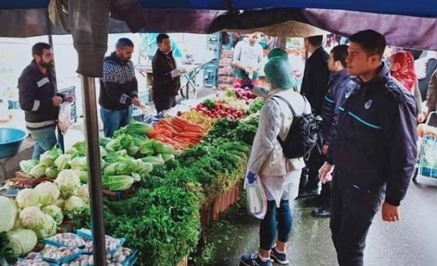 BAĞLAR BELEDİYESİ’NDEN PAZAR ESNAFINA “AĞIR HASARLI BİNALARIN OLDUĞU YERDE PAZAR KURMAYIN” UYARISI