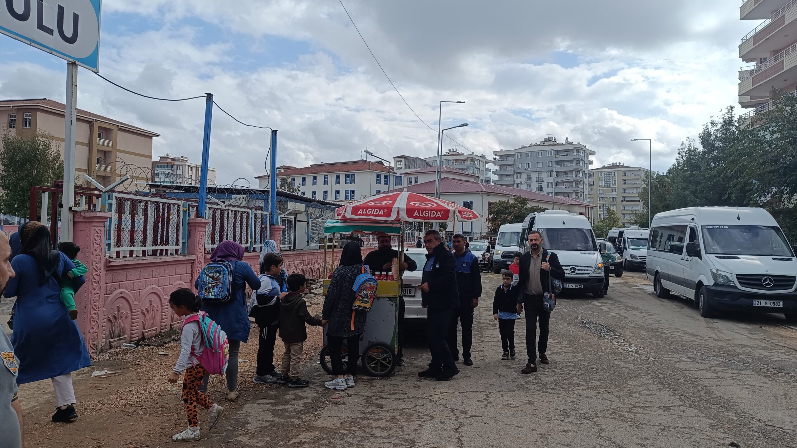 BAĞLAR ZABITADAN OKUL ÇEVRELERİNDE