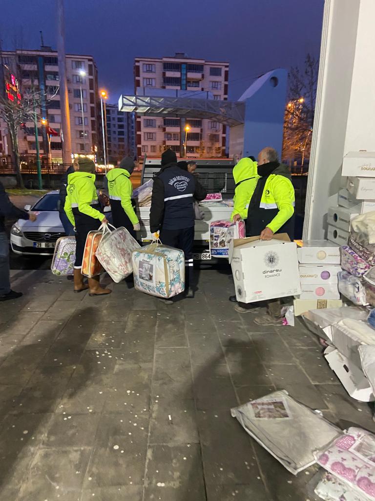 BAĞLAR'DA DEPREM SONRASI SEFERBERLİK