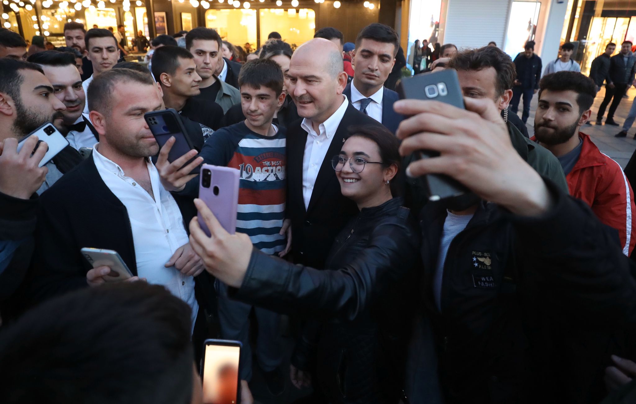 Bakan Süleyman Soylu Pazar Gününü Kızılay'a Ayırdı