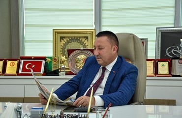 BAŞKAN BEYOĞLU'NDAN 24 TEMMUZ BASIN BAYRAMI MESAJI: "BASININ GÜÇLÜ OLMASI BİZİ DE GÜÇLÜ KILAR