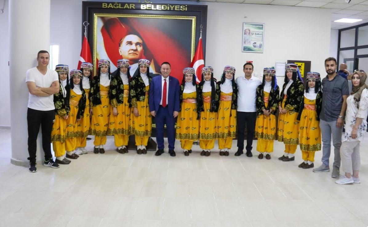 BAŞKAN BEYOĞLU'NDAN TÜRKİYE FİNALLERİNE KATILACAK FOLKLOR EKİBİNE DESTEK