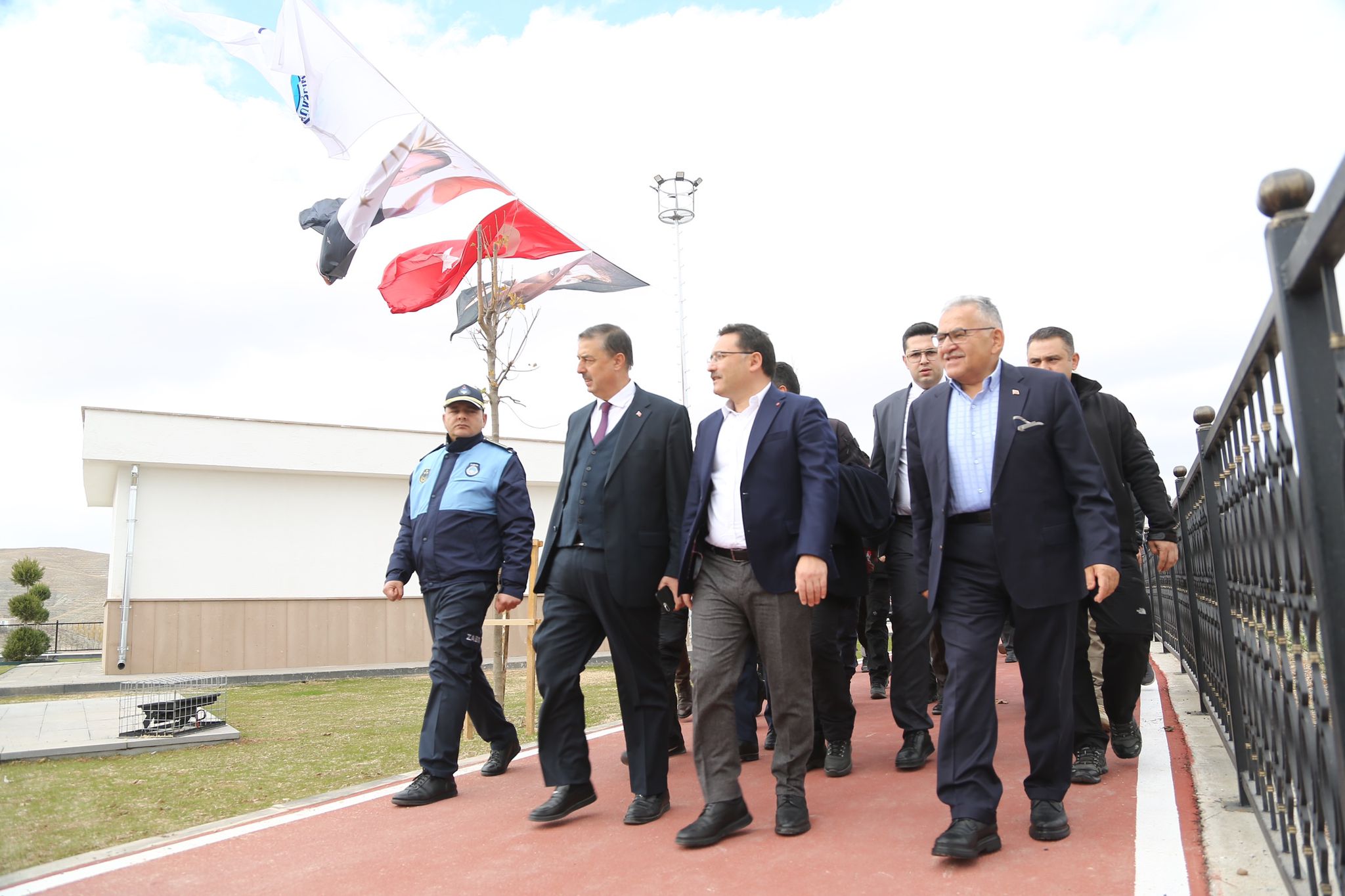 BAŞKAN BÜYÜKKILIÇ, YEŞİLHİSAR MİLLET BAHÇESİ’Nİ HİZMETE AÇTI
