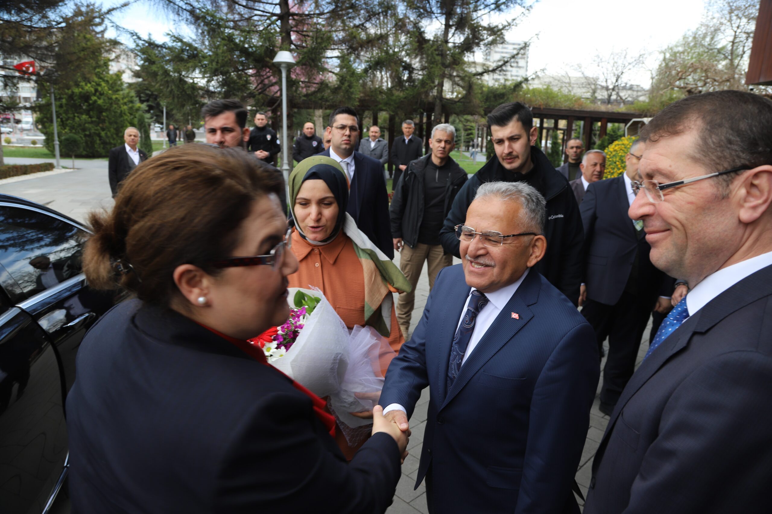 BAŞKAN BÜYÜKKILIÇ’TAN BAKAN YANIK’A HİZMET SUNUMU