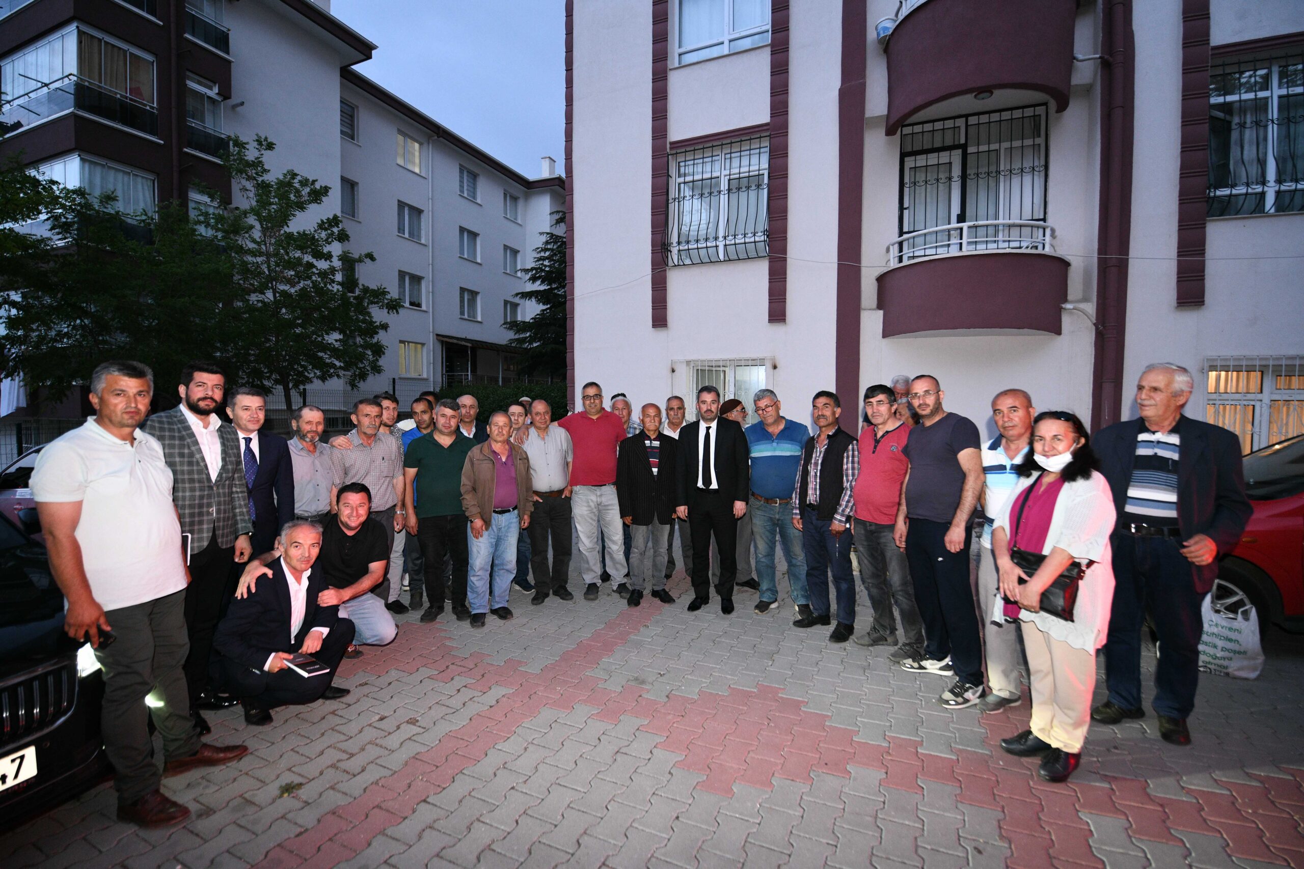Başkan Ertuğrul Çetin Dinliyor Hizmet Üretiyor
