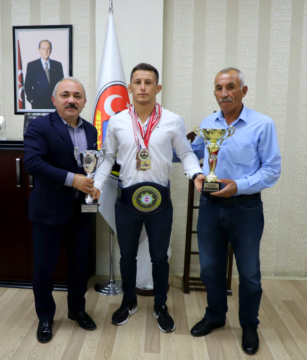 Başkan Esen Başarılı Sporcuları Ödüllendirdi