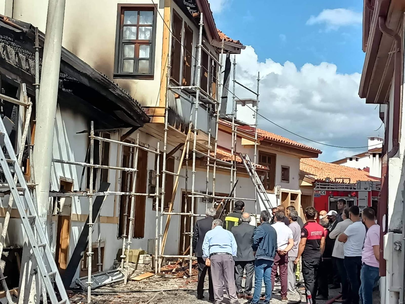 Başkan Esen’den Yangın Yerinde İnceleme