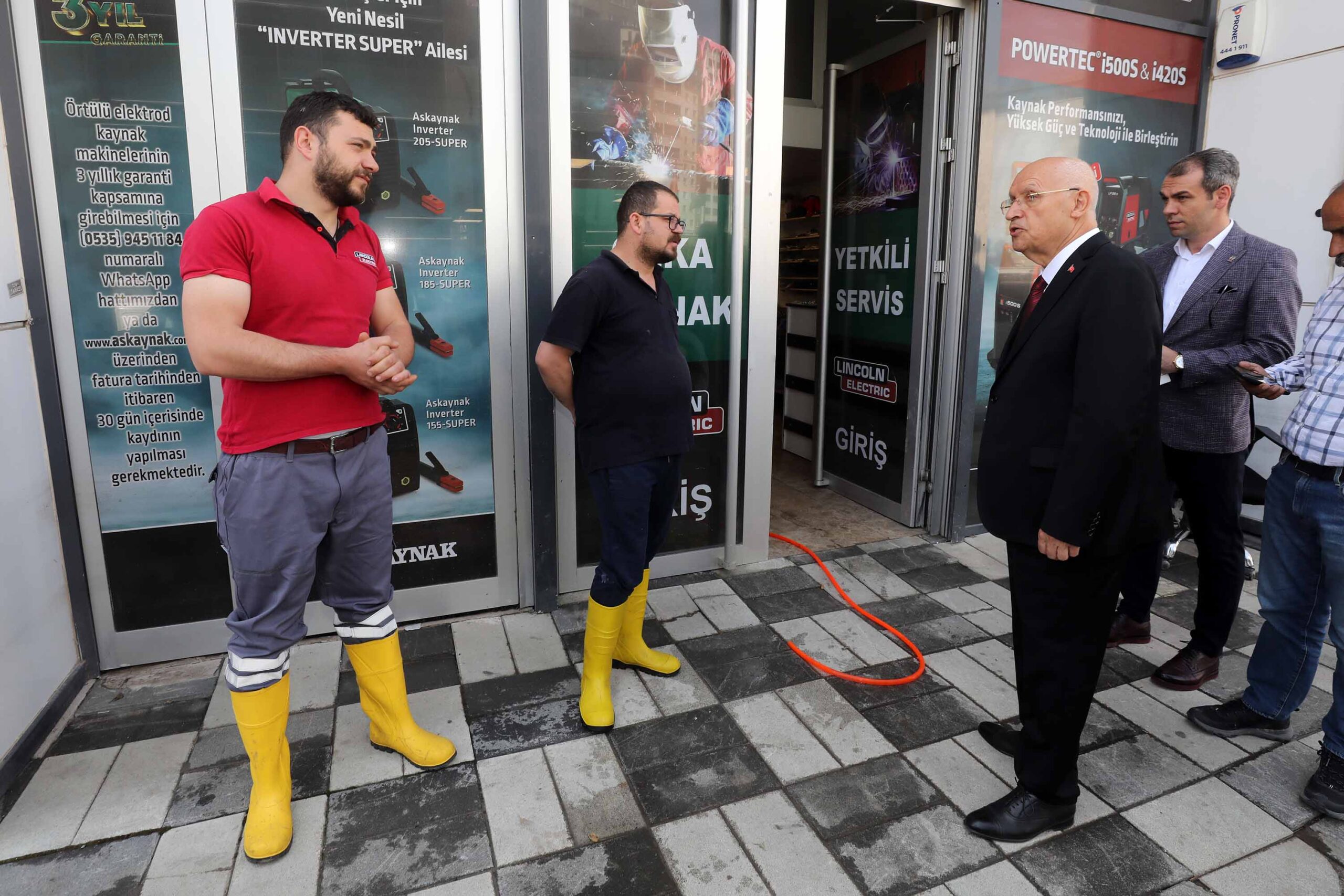 Başkan Fethi Yaşar, sel mağdurlarını ziyaret etti